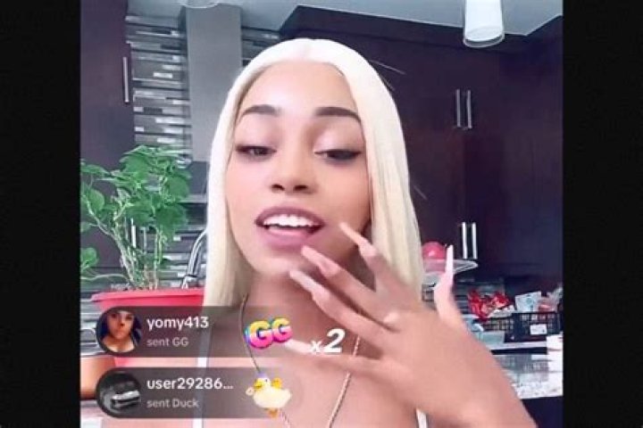 Who Is croissantwoman on Tiktok? Real Name and Age, Find Her On Instagram